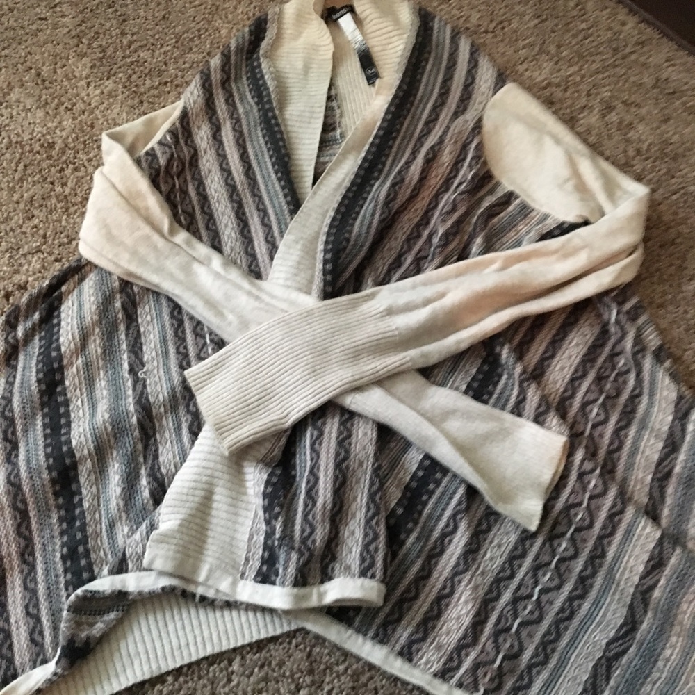 Good condition Tribal l/S open Kensie wrap